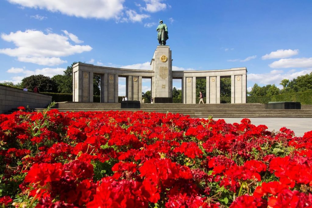 Soviet War Memorial in Berlin’s Tiergarten, a key WWII site on a private Battle of Berlin tour.