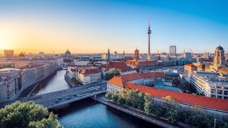 Panoramic sunset view over central Berlin and the Spree River – featured image for private Berlin tours.